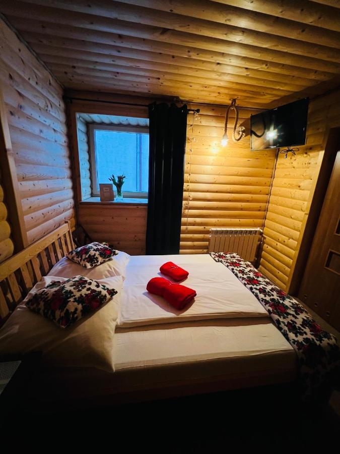 Noclegi Przystanek Bieszczady W Centrum Ustrzyki Dolne Buitenkant foto