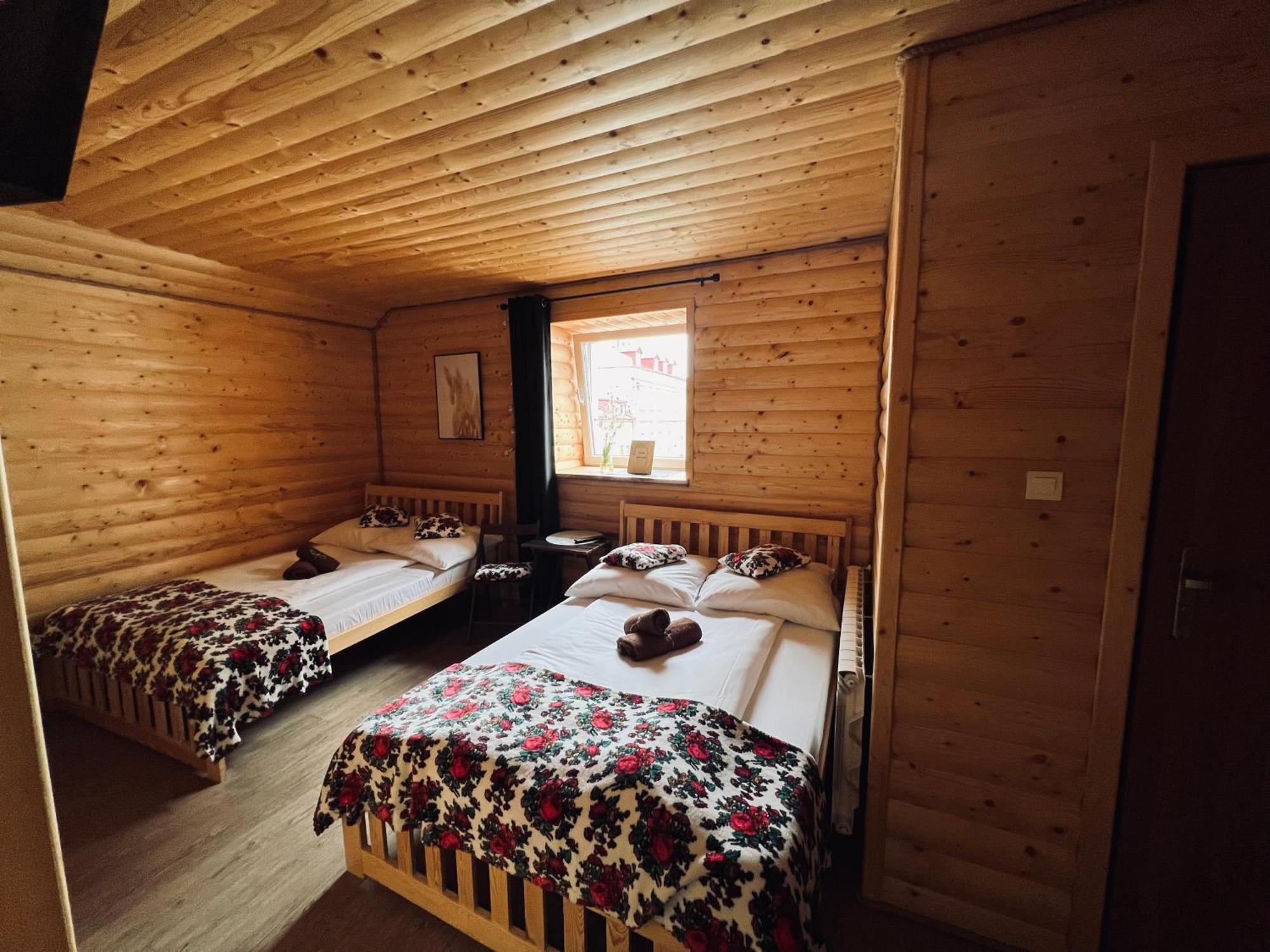 Noclegi Przystanek Bieszczady W Centrum Ustrzyki Dolne Buitenkant foto