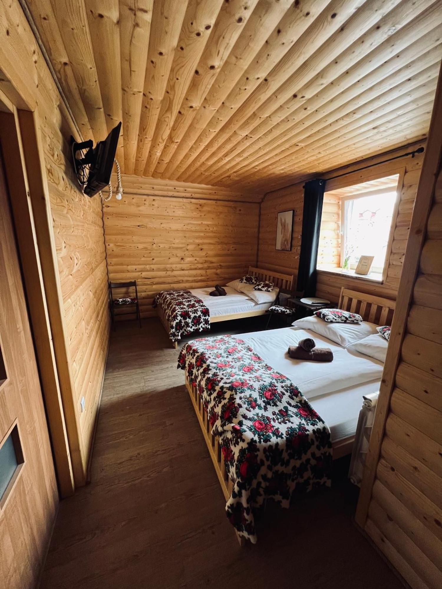 Noclegi Przystanek Bieszczady W Centrum Ustrzyki Dolne Buitenkant foto