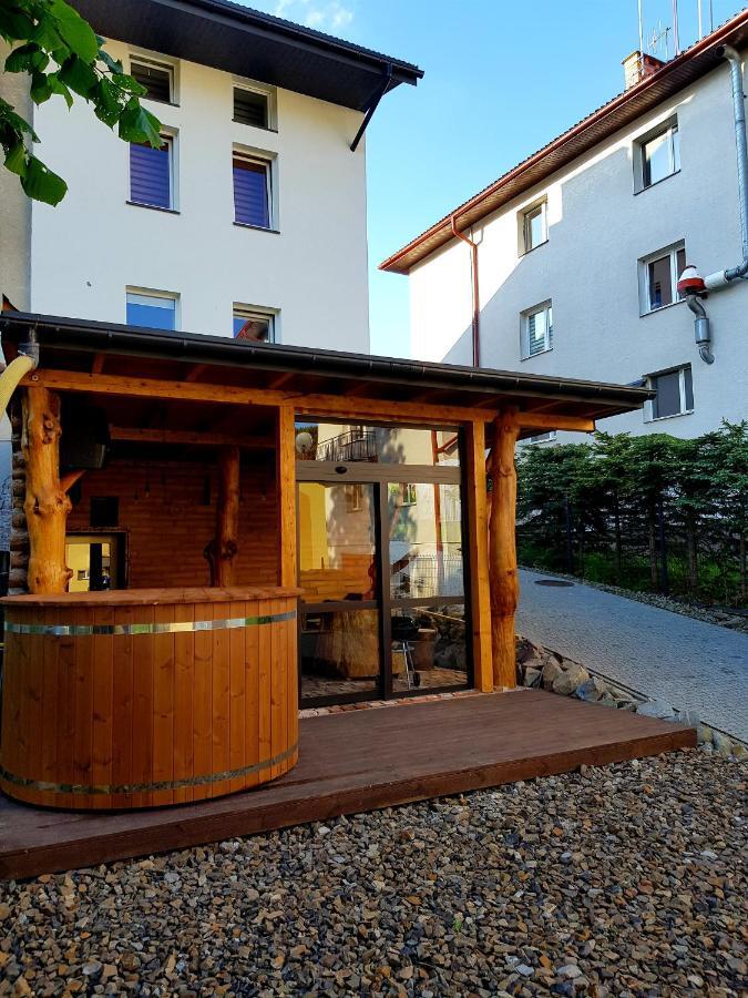Noclegi Przystanek Bieszczady W Centrum Ustrzyki Dolne Buitenkant foto