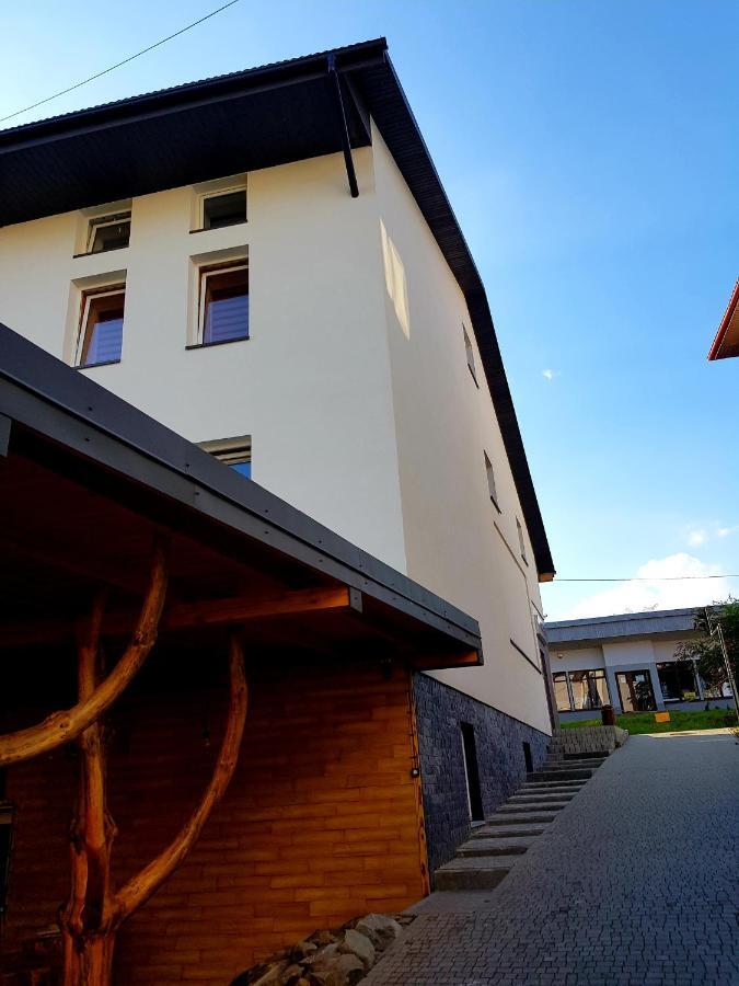 Noclegi Przystanek Bieszczady W Centrum Ustrzyki Dolne Buitenkant foto